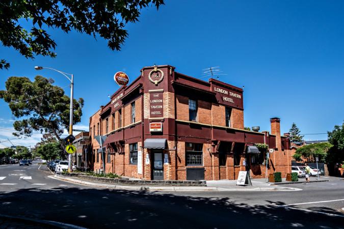 Best Sports Bars in Richmond - London Tavern Hotel