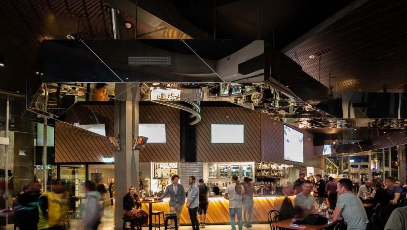 Best Sports Bars in Melbourne - Transport Hotel