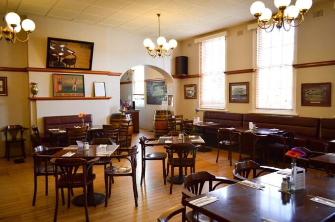 Beste Sportsbars in Mortlake - Palace Hotel