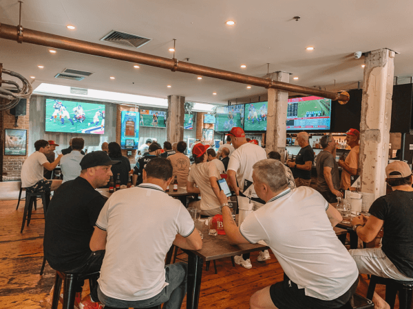 Best Sports Bars in Melbourne - The King Hotel