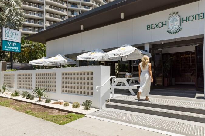 Best Sports Bars in Broadbeach - The Beach Hotel Broadbeach