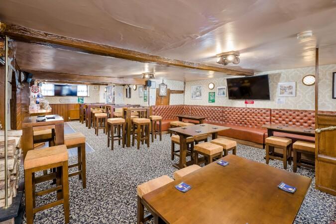 Best Sports Bars in Watford - THE SARACENS HEAD