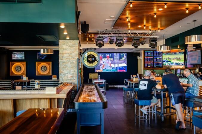 Best Sports Bars in Port Lincoln - Port Lincoln Hotel - Sharkys Sports Bar