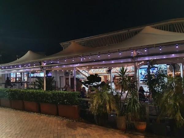 Best Sports Bars in Port Douglas - Court House Hotel