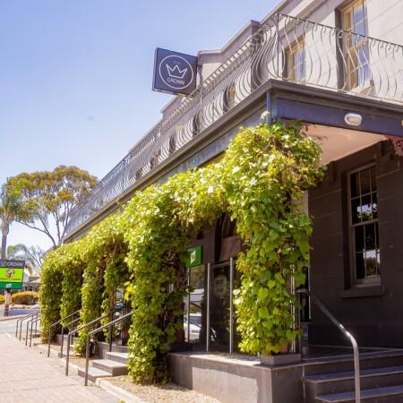 Best Sports Bars in Old Reynella - Crown Inn Old Reynella