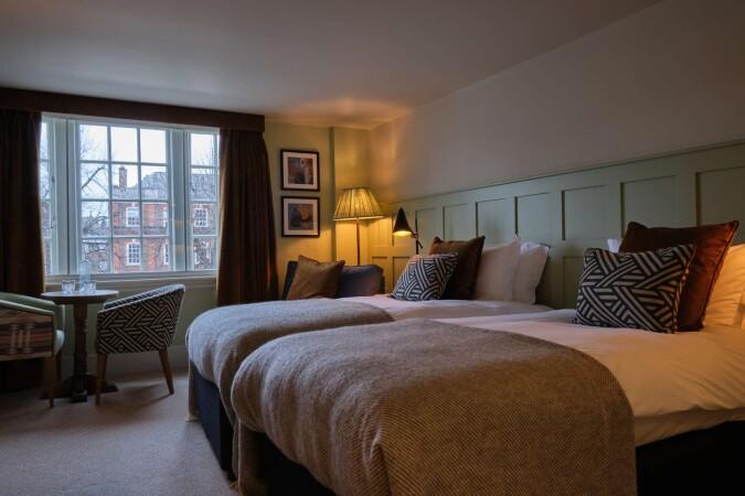 Best Sports Bars in Esher - Bear Inn, Esher