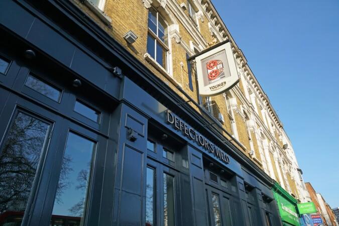 Best Sports Bars in London - Defectors Weld