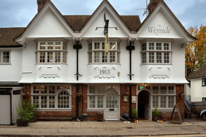 Best Sports Bars in Guildford - Weyside
