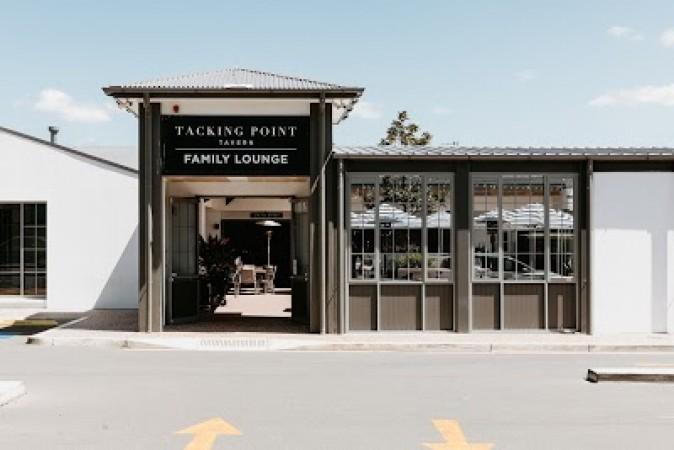 Best Sports Bars in Port Macquarie - Tacking Point Tavern