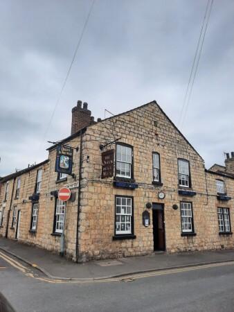 Best Sports Bars in Lincoln - Queen In West