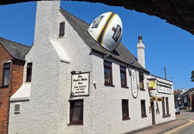 Best Sports Bars in Gloucester - Deans Walk Inn