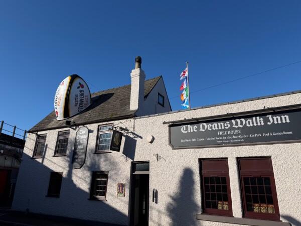 Best Sports Bars in Gloucester - Deans Walk Inn