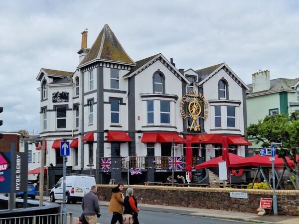 Best Sports Bars in Paignton - Spinning Wheel Inn