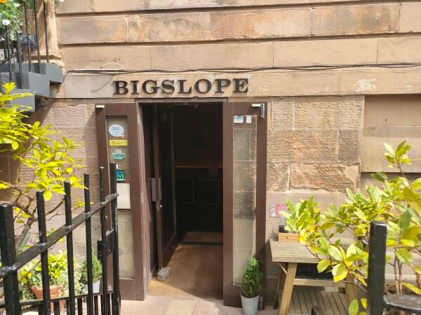 Best Sports Bars in Glasgow - Big Slope