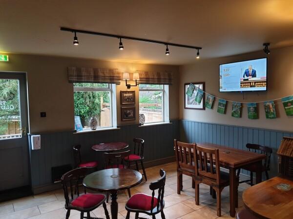 Best Sports Bars in Reigate and Banstead - Old Oak Meadvale