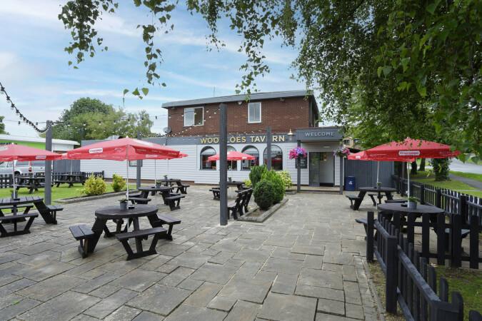 Best Sports Bars in Warwick - Woodloes Tavern Warwick