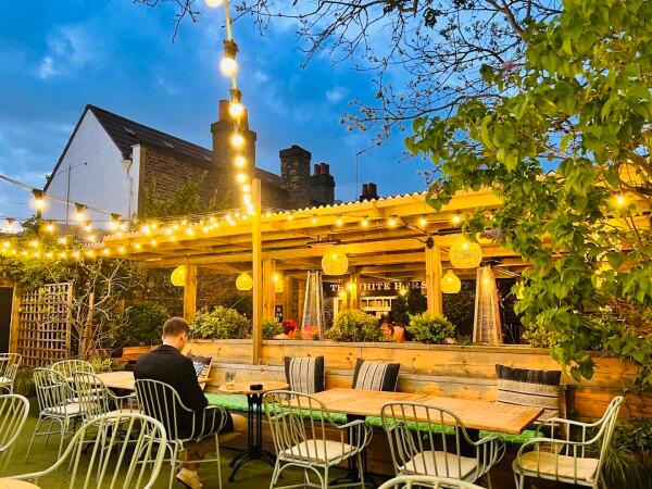 Best Sports Bars in Richmond - White Horse