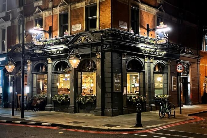 Best Sports Bars in London - Blackbird Earls Court