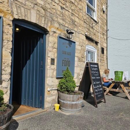 Best Sports Bars in Stamford - Jolly Brewer