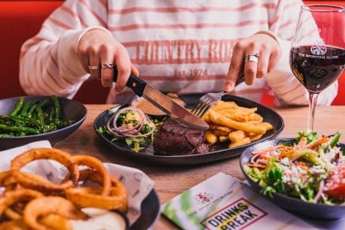 Best Sports Bars in DONCASTER - The Sporting Globe Doncaster