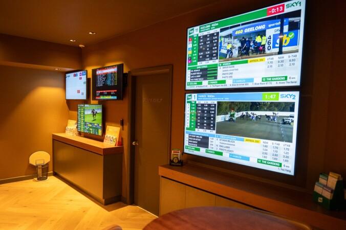 Best Sports Bars in Mudgee - Club Mudgee - The Hub Sports Bar