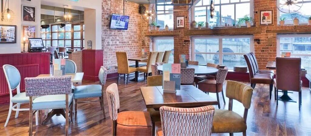 Best Sports Bars in York - Tank And Paddle York