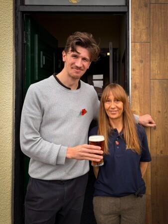 Best Sports Bars in Oldham - Weavers Arms