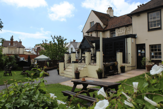 Best Sports Bars in Saltwood - Castle Hotel