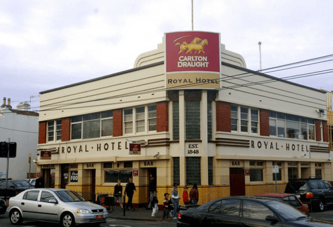 Best Sports Bars in Richmond - The Royal Hotel
