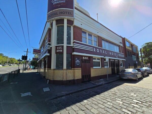 Best Sports Bars in Richmond - The Royal Hotel