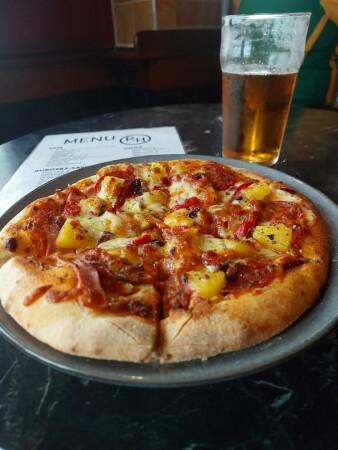 Best Sports Bars in Richmond - The Royal Hotel