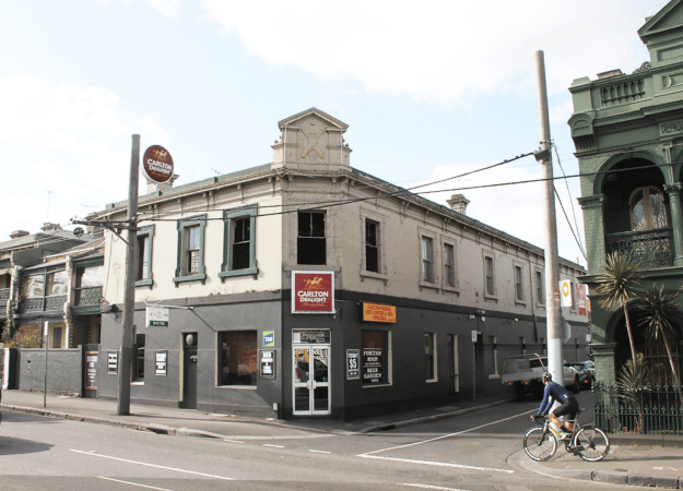 Best Sports Bars in Richmond - Cricketers Arms Hotel