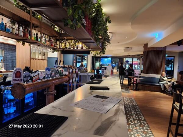 Best Sports Bars in Surfers Paradise - The Cavill Hotel