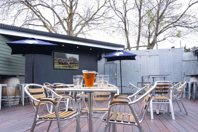 Best Sports Bars in Sunbury - Ball Court Hotel