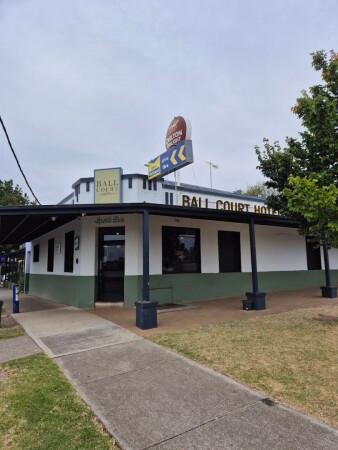 Best Sports Bars in Sunbury - Ball Court Hotel