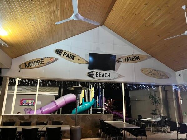 Best Sports Bars in Moore Park Beach - Moore Park Beach Tavern
