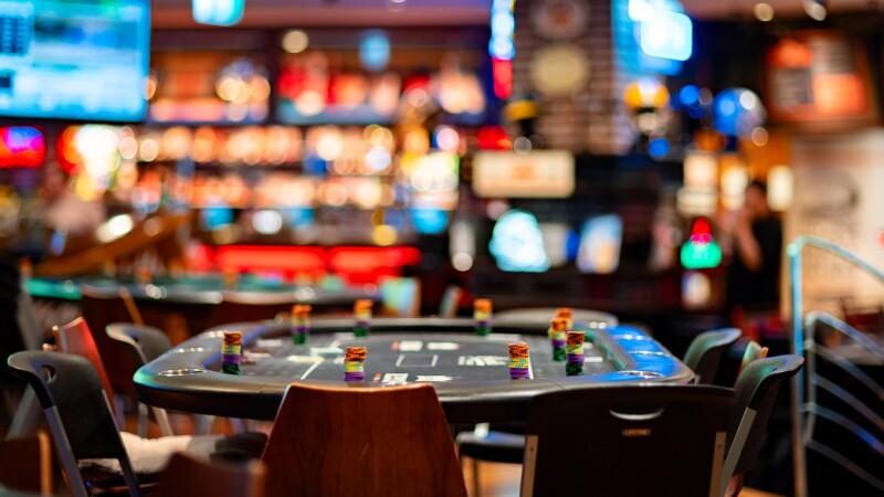 Best Sports Bars in Kingsford - Churchills Sports Bar