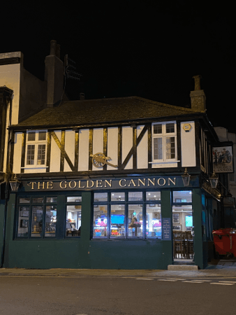 Best Sports Bars in Brighton - The Golden Cannon