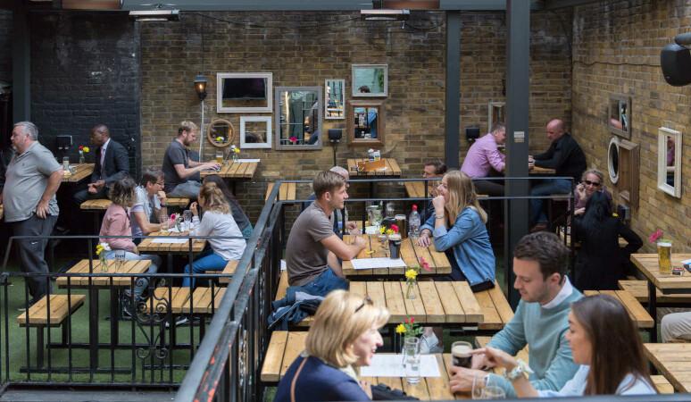 Best Sports Bars in London - Bunch of Grapes