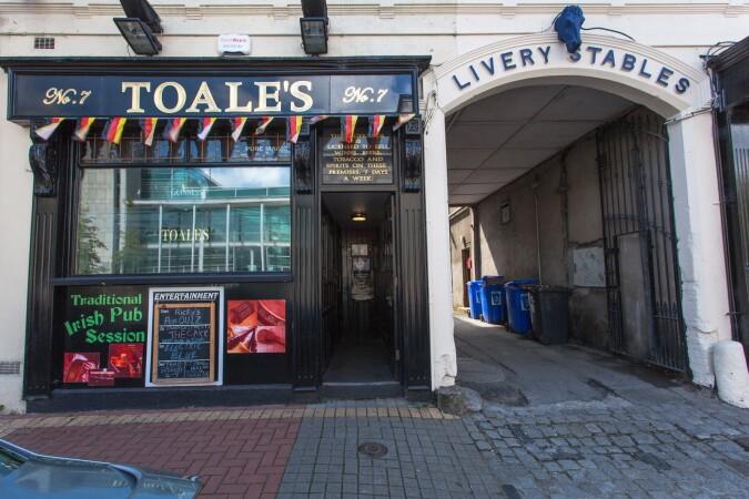 Best Sports Bars in Louth - Toales