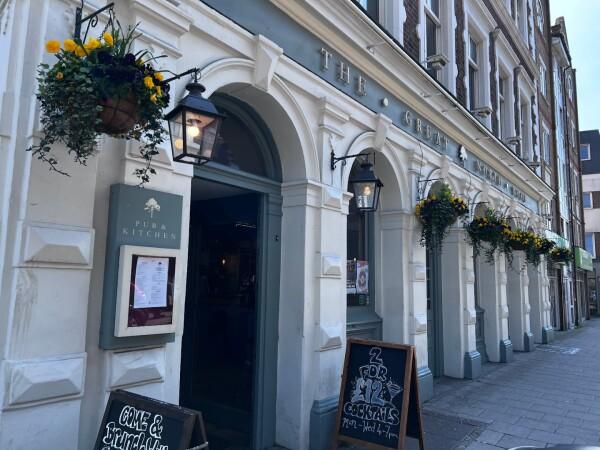 Best Sports Bars in London - The Great North Wood