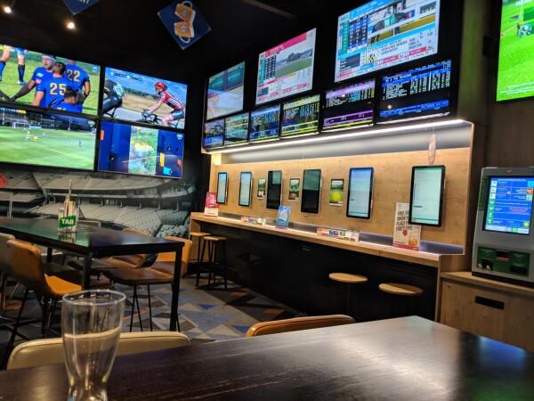 Best Sports Bars in Golden Point - Golden Point Hotel