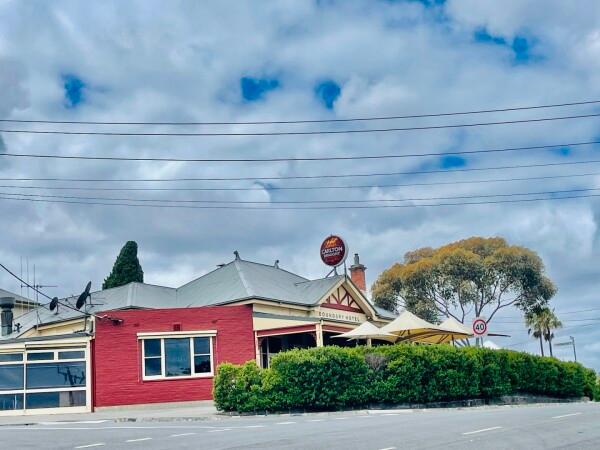 Best Sports Bars in Bendigo - Old Boundary Hotel