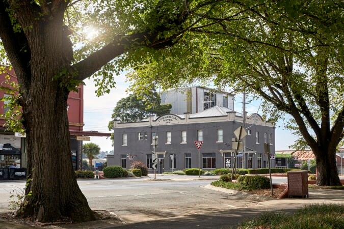 Best Sports Bars in Warrugal - Commercial Hotel Warragul