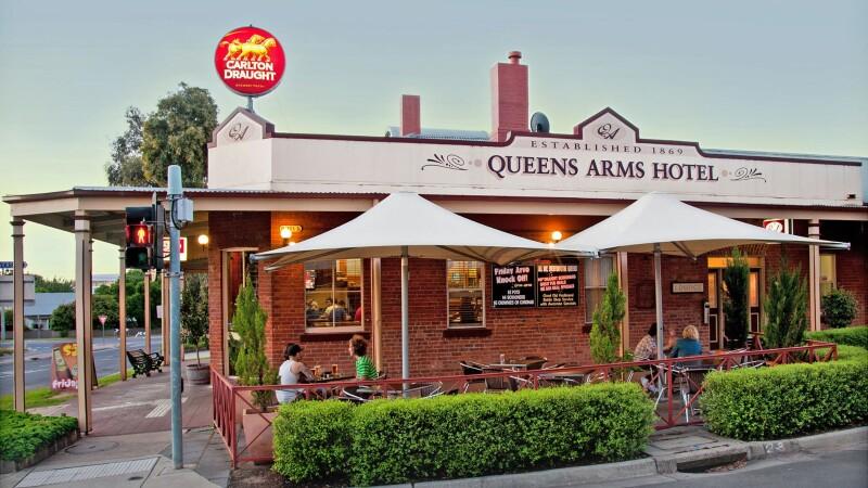 Best Sports Bars in Quarry Hill - Queens Arms Hotel