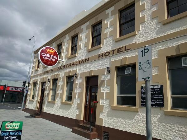 Best Sports Bars in Mount Gambier - The South Aussie Hotel