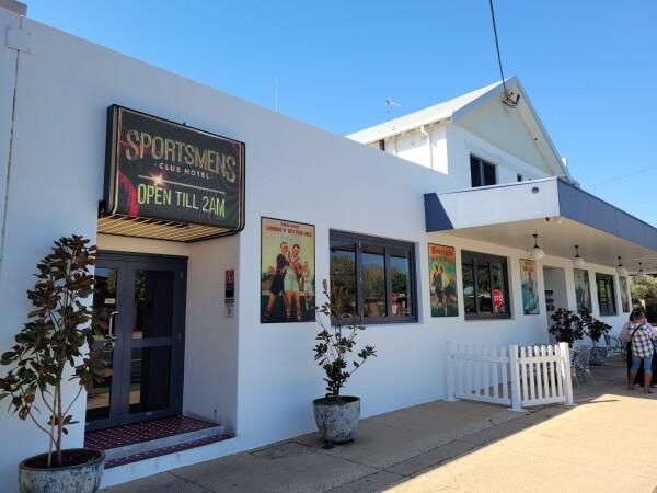 Best Sports Bars in Wagga Wagga - Sportsmens Club Hotel