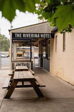 Best Sports Bars in Wagga Wagga - Riverina Hotel Wagga Wagga