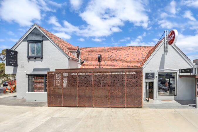 Best Sports Bars in South Geelong - The Valley Inn Hotel