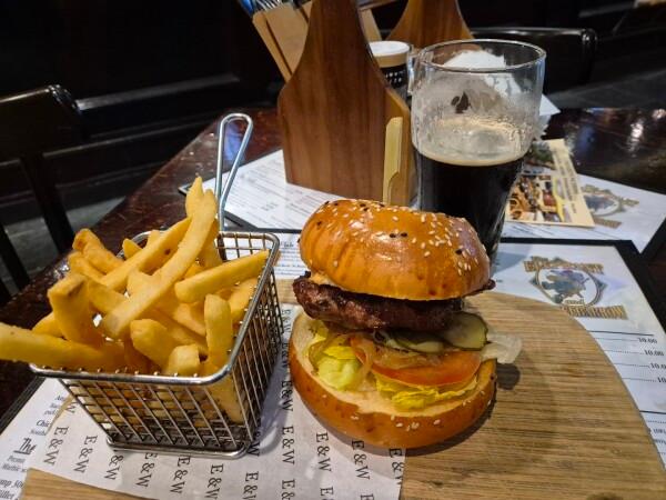 Best Sports Bars in Melbourne - Elephant & Wheelbarrow